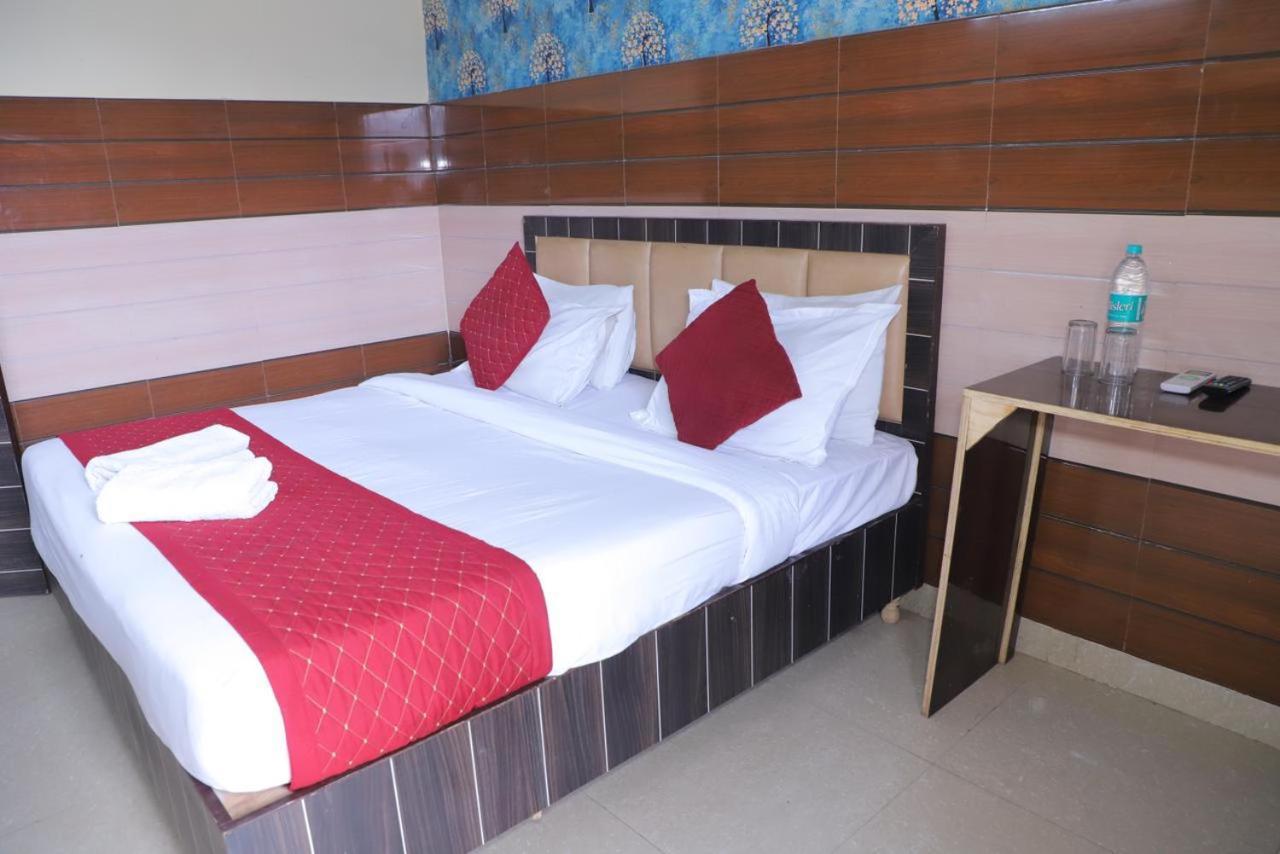Hotel Aditya Residency Near Sector 63 Metro Station نويدا المظهر الخارجي الصورة