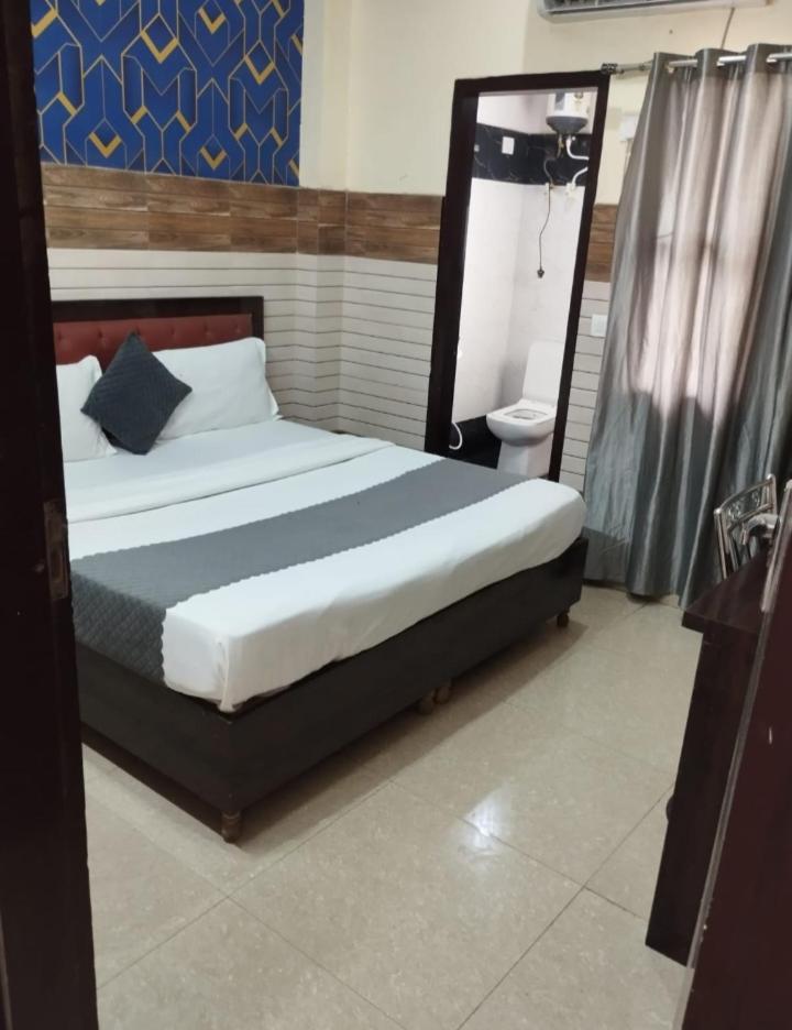 Hotel Aditya Residency Near Sector 63 Metro Station نويدا المظهر الخارجي الصورة