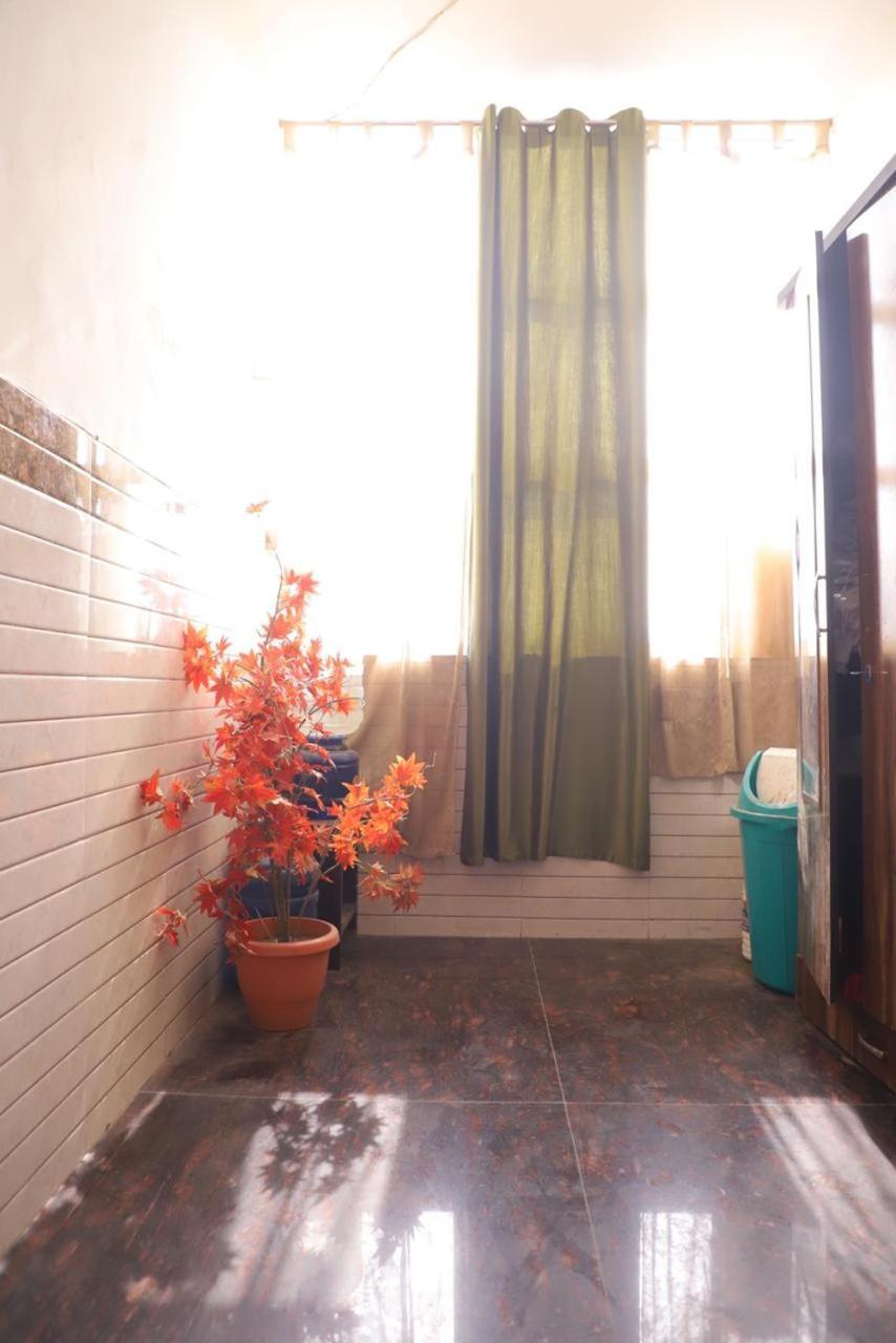 Hotel Aditya Residency Near Sector 63 Metro Station نويدا المظهر الخارجي الصورة