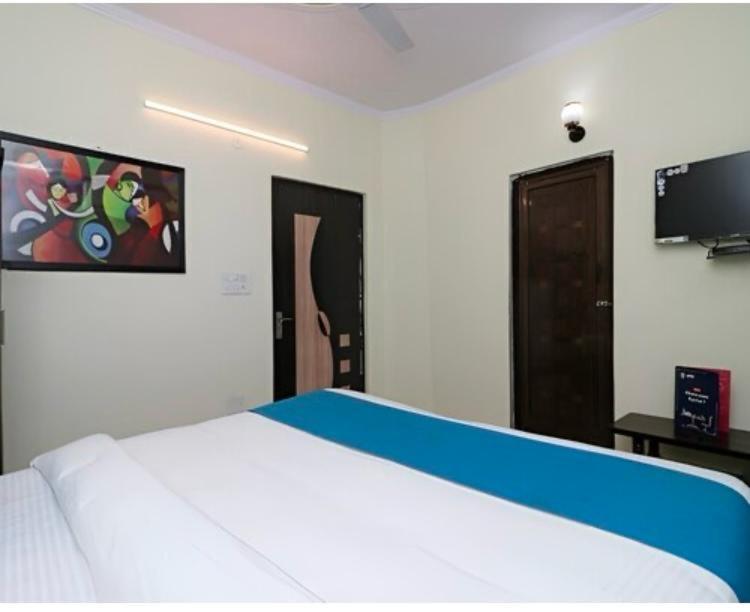 Hotel Aditya Residency Near Sector 63 Metro Station نويدا المظهر الخارجي الصورة