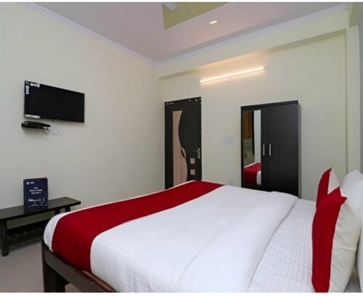 Hotel Aditya Residency Near Sector 63 Metro Station نويدا المظهر الخارجي الصورة